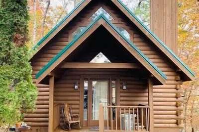 Image de 🐾Beary Cozy Cabin Romantic Getaway/HotTub. \n