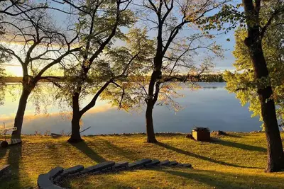 Image de Best lakefront location in Alex!