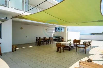 Image de Zen Mitchell: Rooftop ~ Outdoor Dining ~ Oceanview