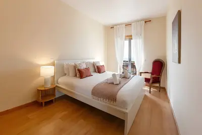 Sunset Retreat - Spacious Apartment