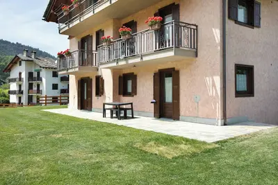 Image de Maison de vacances 'Le Cré Appartamento 2' avec vue sur la montagne, jardin partagé et Wi-Fi