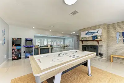 Image de Img - Coastal Heaven Pool & Games 4br 6 miles to the beach!