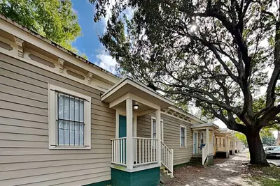 Image de Barnard Row House by Tybee Vacation Rentals