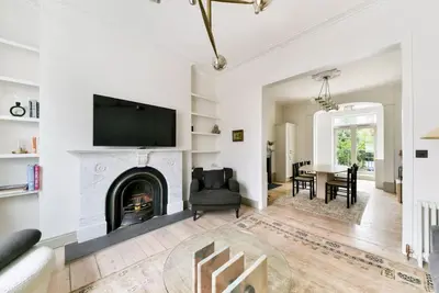Image de New! Elegant, Peaceful, Islington Home - Perfect Location close to everything!