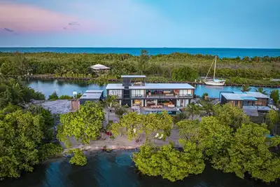 Image de New Modern Ocean Front Villa on Private Island