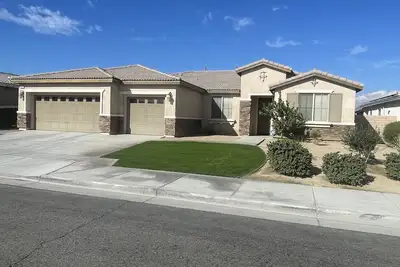 Image de Gorgeous 4 bedroom 3 Bath with Pool and Spa\nHome of Los Guajes at Whittier Ranch