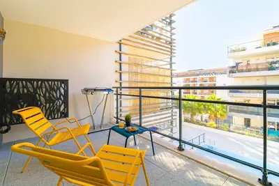 Image de T3 au coeur du Lavandou - Parking et Piscine