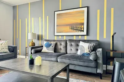 Stylish 2br Apartment with City View