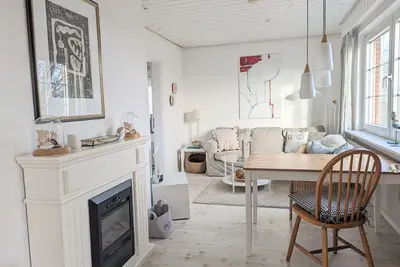 Image de Petite maison en bord de mer avec jardin et terrasse privés