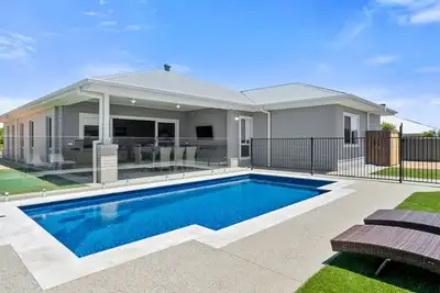 Image de Sunsets by the Lake in Silverwoods Estate