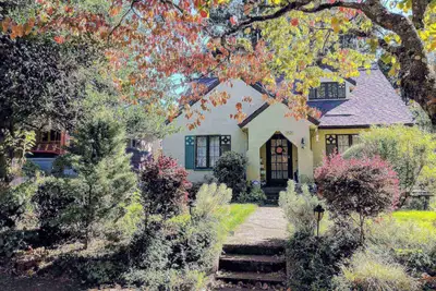 Image de Fantastic Eastmoreland Gem, Pet Friendly, Close to Reed College, Hot Tub, 5 Miles to Portland