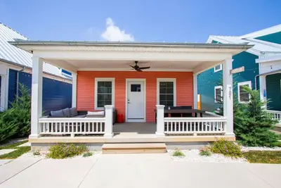 Image de Sandlot: A Cozy Lakeside Cottage