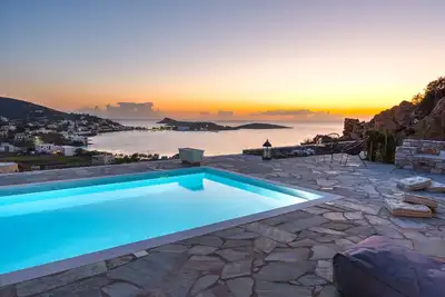 Image de Country House 'Mont' Rock Villas 1' avec vue sur la mer, Wi-Fi et climatisation