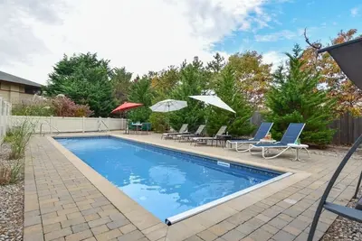 Beautiful backyard, pool, deeded beach rights!
