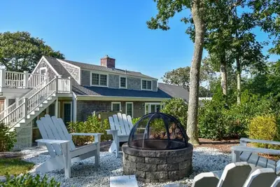 Image de Roof Deck, Walk to Forest Beach, Fire Pit!