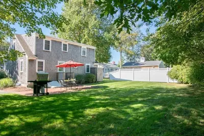 Image de Quintessential Cape directly on the Cape Cod Rail, Dog Friendly!