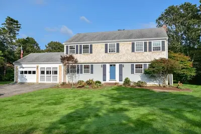 Image de Dogs welcome, huge yard right next to Rail Trail!
