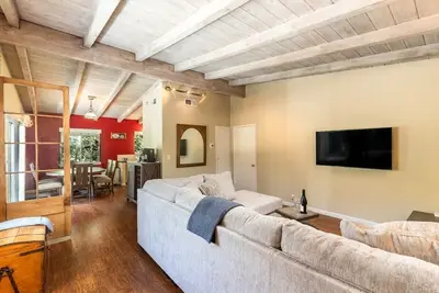Image de Our charming 3-bedroom vine county home is located in the heart of Santa Ynez wine country