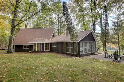 Image de Loon Landing | Quiet lakefront, sunroom, large yard, firepit, kayaks, Dogs Ok
