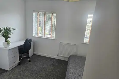 Image de Entire 2 Bedroom House Modern, Stylish & Luxury. Pet-Friendly!