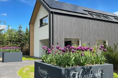 Image de Luxus Wellnesshaus für bis zu 6 Personen - mit Sauna & Whirlpoolwanne - Bj 2023