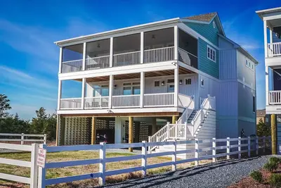 Image de Broadkill Beach home with amazing water views- just steps from the beach!