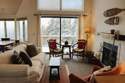 Image de Saddleback - Rock Pond Condo 43 - ski in/out, pet friendly!