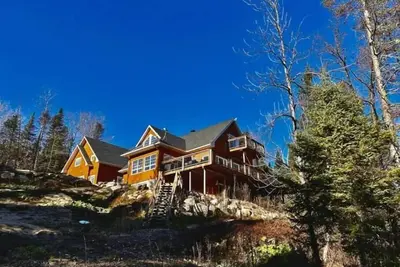 Image de Chalet luxueux au bord de la rivière, en pleine nature, avec spa et billard