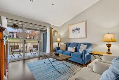 Image de Enjoy the peaceful views, or take a short drive to all the fun!