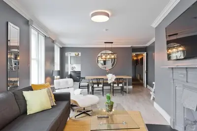 Stunning central 2 bed by St. Stephens Green and Grafton Street