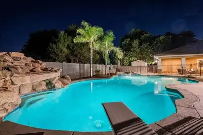 Image de Gilbert Royalty-Heated Pool, Spa, Home Theater\n\n