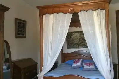 Image de la maison des vendangeurs au milieu des vignes