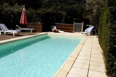 Image de Calades - Bâtisse 250 m2, parc, piscine, terrain de tennis, 6 chambres