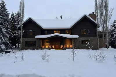 Year Round Family Mountain Retreat- Ski, Fish, Hike, & Bike