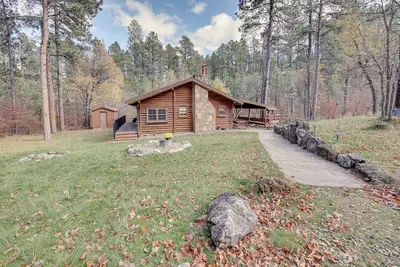 Image de Remote Escape: Sturgis Cabin on 20 Private Acres!