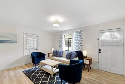 Image de Noda Home w Yard Perfect For Digital Nomads 250 Mbps Fiber!