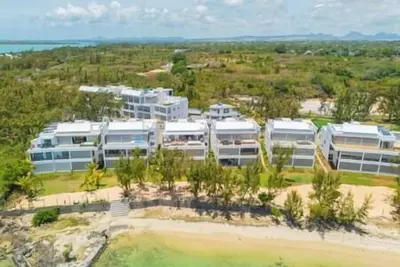 Image de Superbe Penthouse face à la plage de sable fin.