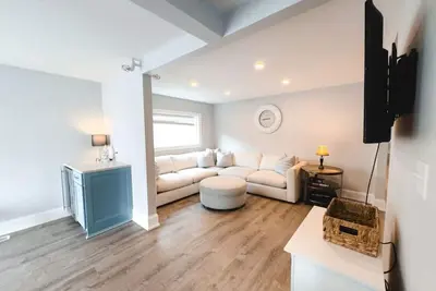 Image de Waterfront Hyannis Home Near Ferry