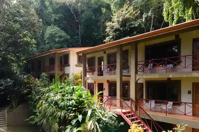 Image de Private Spacious Fully Serviced Apt #6 w/ Pool