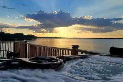 Image de Lake Front Lake House Paradise!