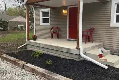 Image de Clean, adorable, remodeled, simple! No kids. Id is required.