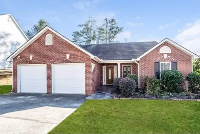 Image de 3 bedroom 2 bathroom home close to downtown & the airport!