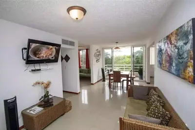 Image de Condo con piscina enorme a 200 metros de la playa