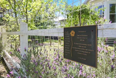 Image de McNamara House: Where history meets comfort in Beechworth's heart.