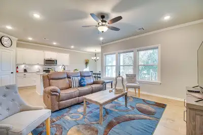 Image de Near Grand Lake: Charming Grove Home w/ Deck