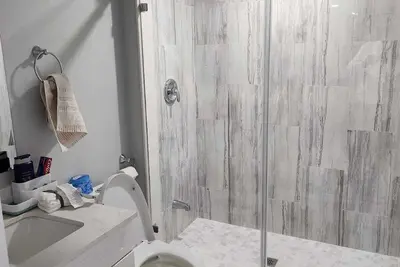 Image de 2 Bedroom Apartment - A\nFull space with access to backyard, patio, and firepit