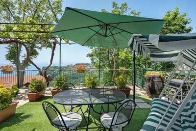 Image de Appartement 'Bella Veduta Luna' avec vue sur la mer et la montagne, Wi-Fi et climatisation
