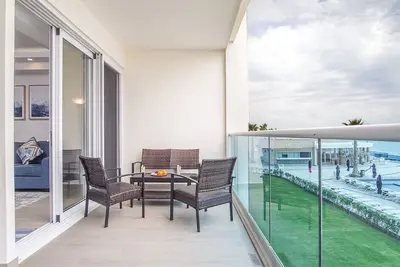 Image de Modern Luxury, Beachfront, Ocean Views C203 Encantame