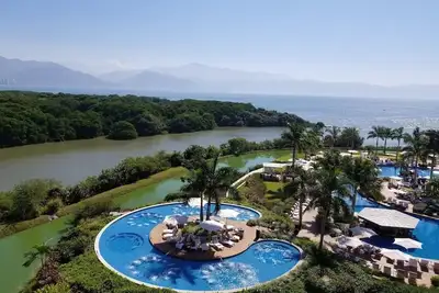 Image de Spacious suite located in a verdant jungle on the beautiful west coast of Mexico