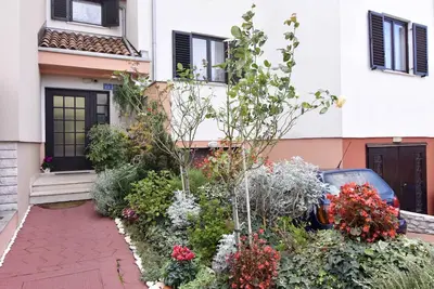 Image de Appartement de vacances avec deux chambres et un balcon près du centre et de la mer